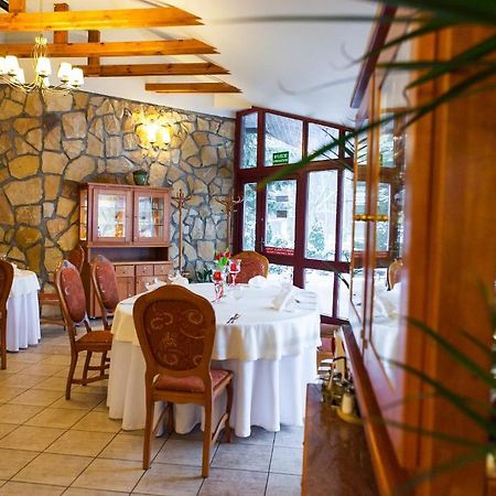Hotel Rebajlo Піла Екстер'єр фото