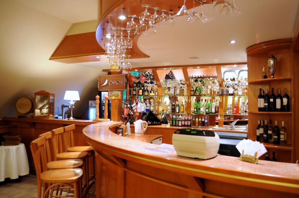 Hotel Rebajlo Піла Екстер'єр фото
