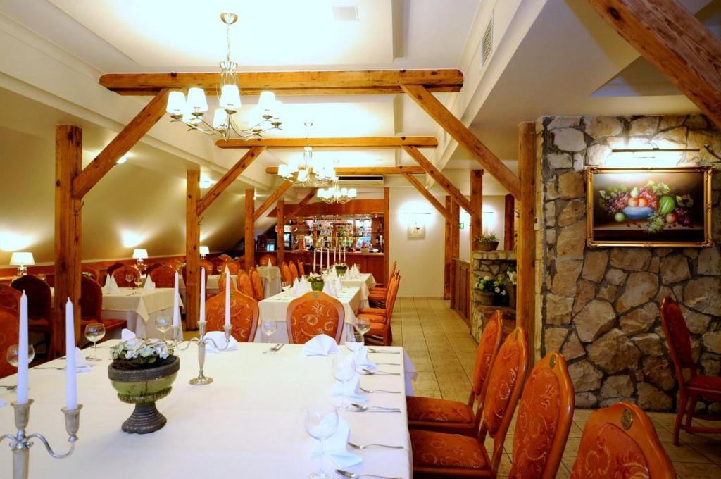 Hotel Rebajlo Піла Екстер'єр фото