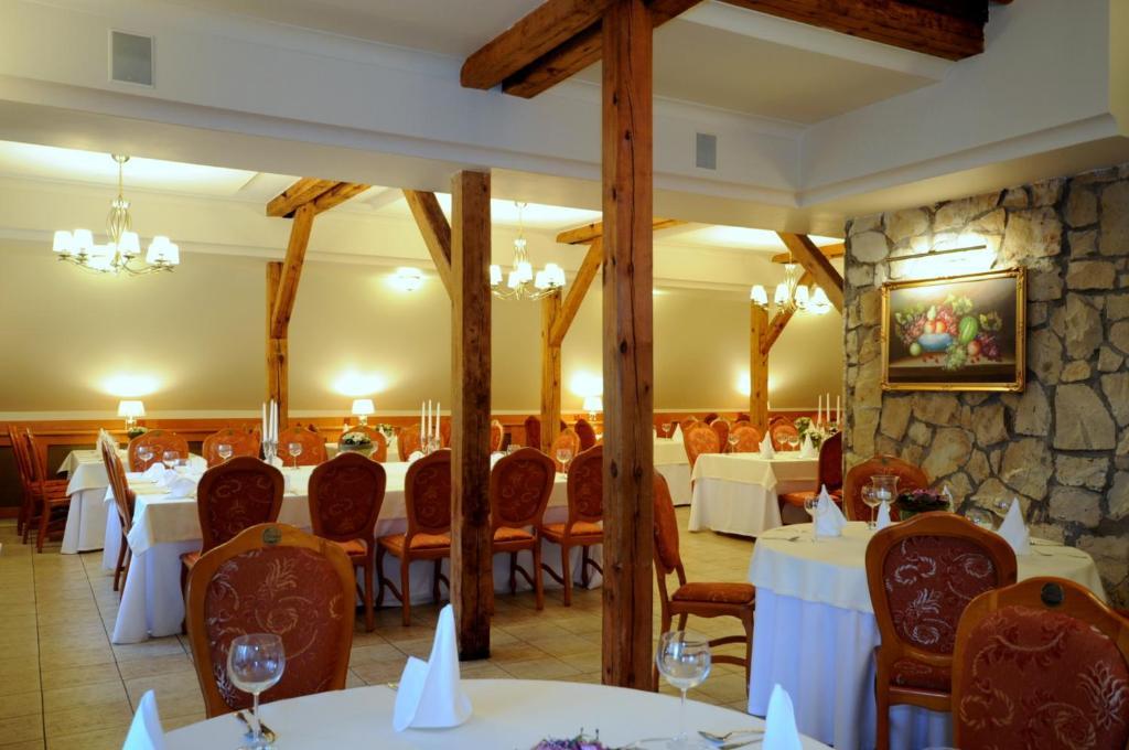 Hotel Rebajlo Піла Екстер'єр фото
