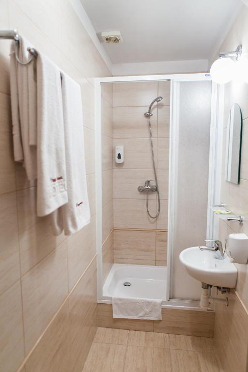 Hotel Rebajlo Піла Екстер'єр фото