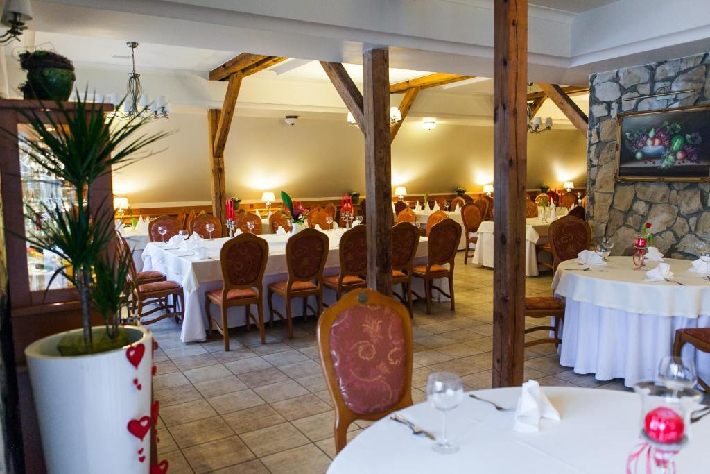 Hotel Rebajlo Піла Екстер'єр фото
