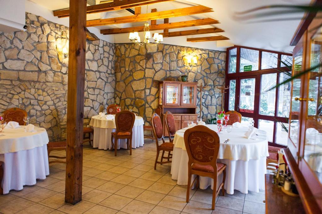 Hotel Rebajlo Піла Екстер'єр фото