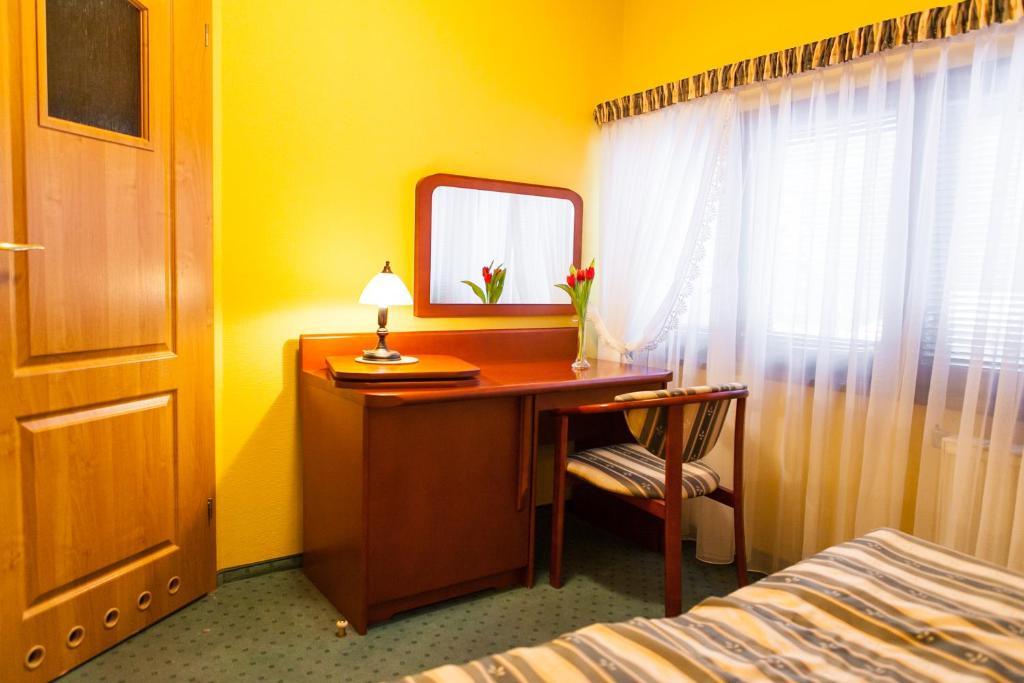 Hotel Rebajlo Піла Екстер'єр фото