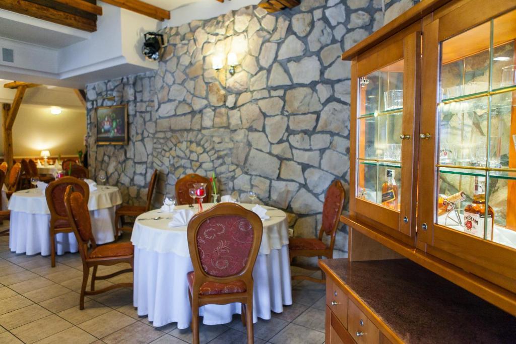 Hotel Rebajlo Піла Екстер'єр фото