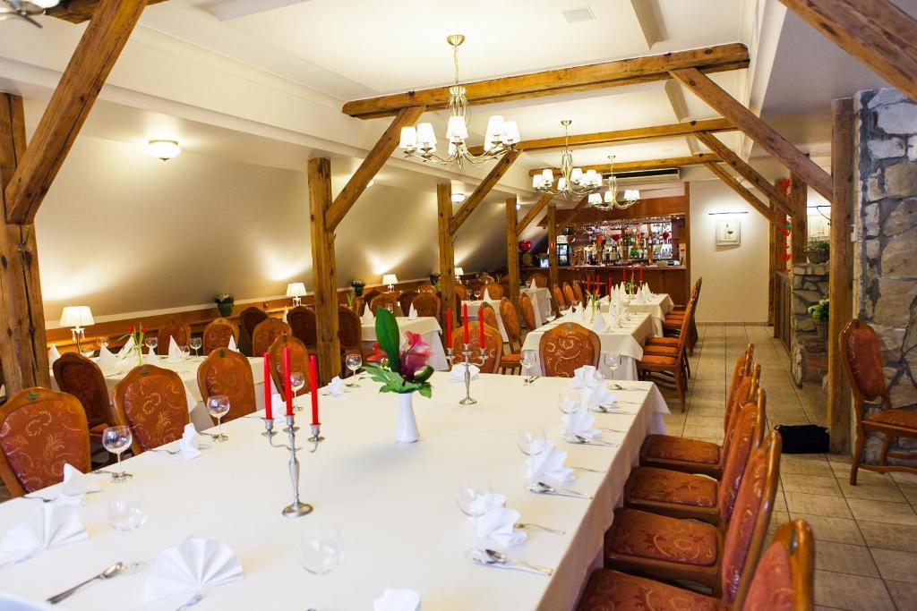 Hotel Rebajlo Піла Екстер'єр фото
